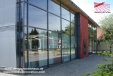 Glashalle mit Rolltor